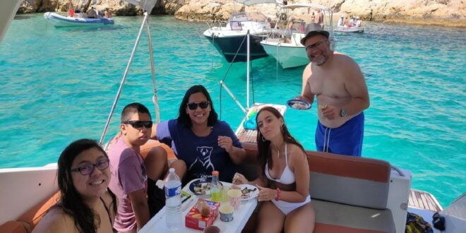 Marseille: Day Boat Ride in the Calanques With Wine Tasting - Full Description