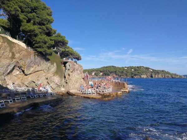 Marseille: Day Boat Ride in the Calanques With Wine Tasting - Benefits of Free Cancellation