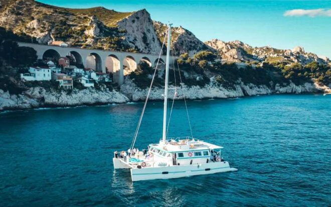 Marseille: Frioul Archipelago Catamaran Cruise With Lunch - Dining and Refreshments