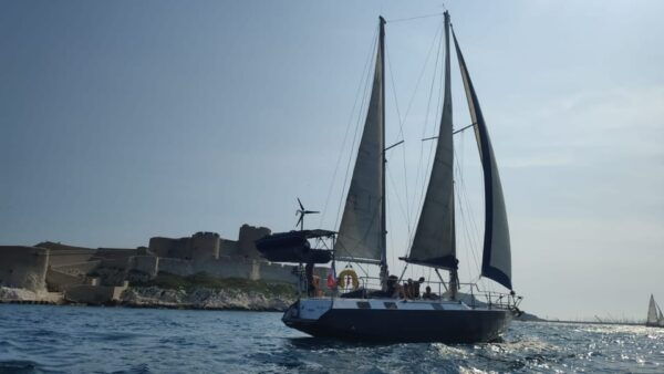 Marseille: Frioul Calanques Sailing Day Trip With Swimming - Questions You May Have