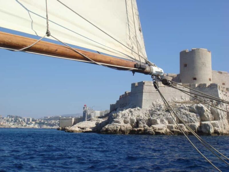 Marseille: sailing cruise to the Château d'If and the Frioul calanques - An authentic sailing journey with a real maritime feel
