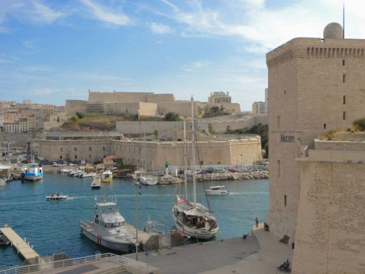 Marseille: Self-guided Like a Local Highlights Day Tour - Tour Experience and Entertaining Tasks