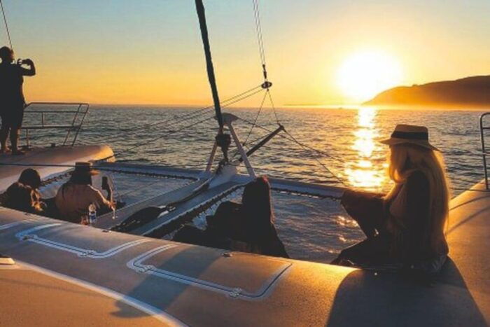 Marseille: Sunset Catamaran Cruise, Dinner & Drinks - Live Music During the Cruise