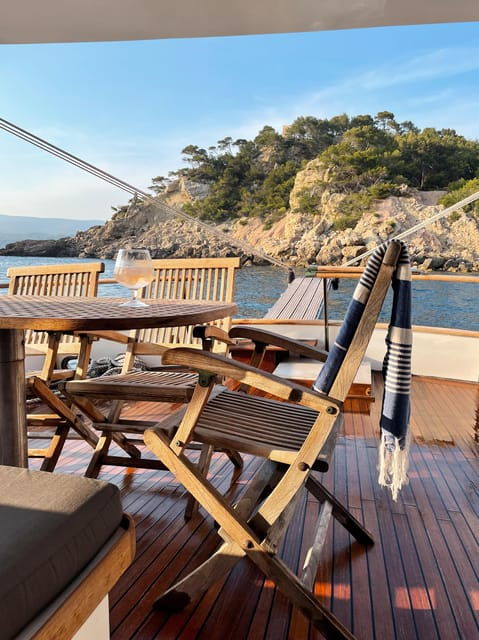 Marseille: Unforgettable Sunset Private Boat Experience - Boat Features