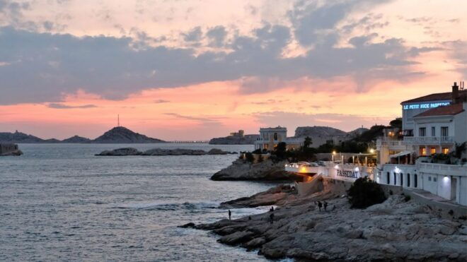 Marseille: Urban Hiking Tour With a Local Guide - Booking and Review Summary