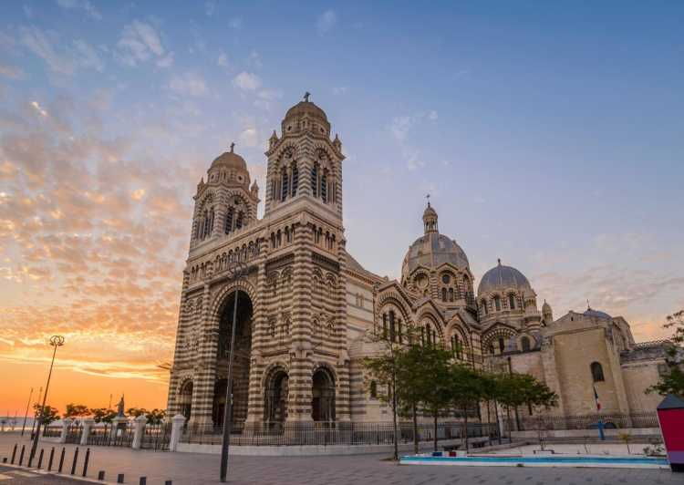 Marseilles Classics: Le Panier Guided Tour - Local Bakery: Tasting Regional Specialties