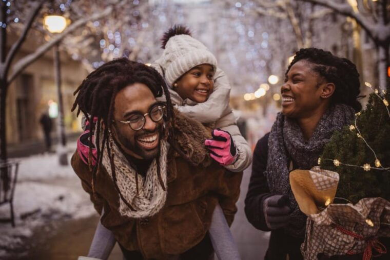 Marseille's Festive Spirit: A Christmas Walking Tour - Engaging With a Professional Local Guide