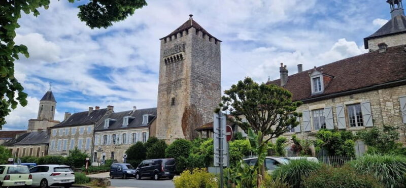 Martel: Guided Tour with a Tour Guide - Exploring Martel: A Walk Through Time and Tales