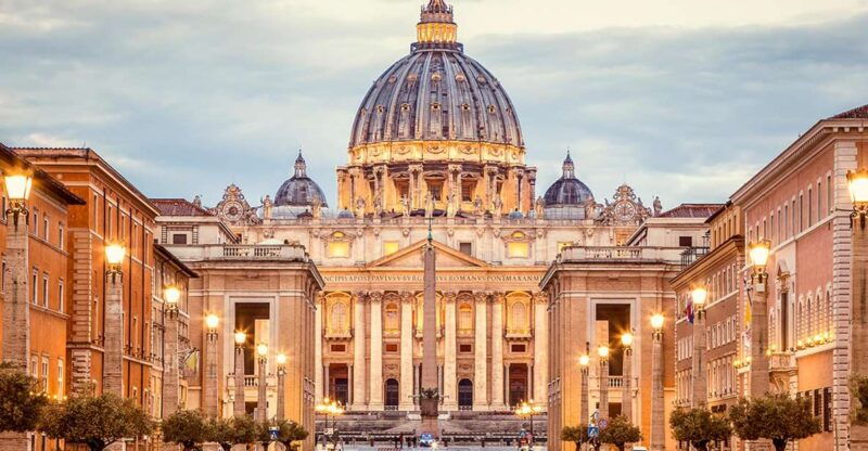 Marvel at St. Peter's: Pietà, Dome, & Pope's Crypt Insights - The Masterpiece of Michelangelos Pietà