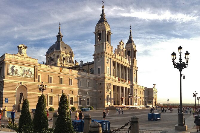 Marvelous Madrid: Self-Guided Audio Walking Tour - Meeting and Pickup Details