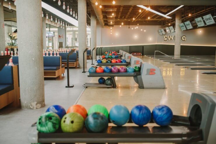 Maspalomas: Bowling Session Entry Ticket at Holiday World - Good To Know
