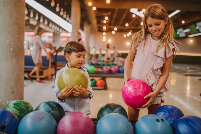 Maspalomas: Bowling Session Entry Ticket at Holiday World - Inclusions and Restrictions