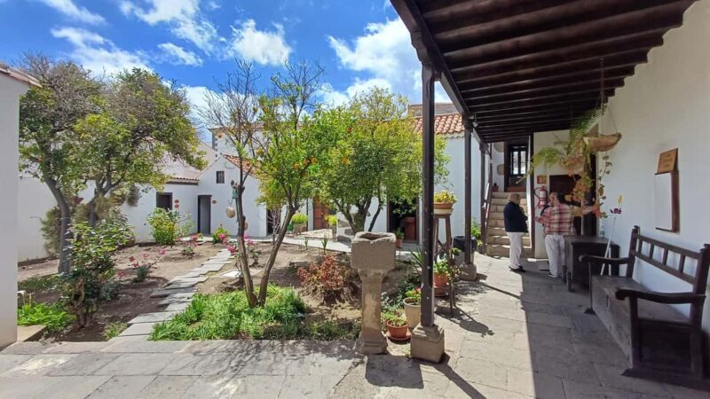 Maspalomas: Roque Nublo - hiking on volcanoes by Sky Rebels - Introduction to the Tour Experience