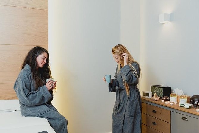 Massage Experience in Granada - Operating Hours and Days