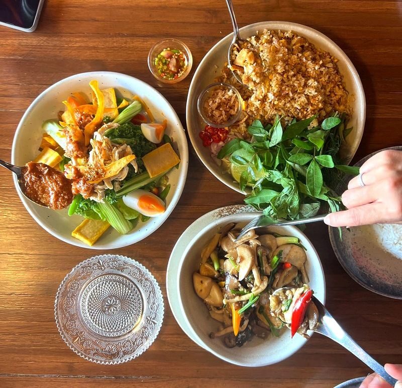 Master Bangkoks Old Town: 4-Hour Talat Noi & Chinatown Walk - Starting in Talat Noi with Coffee and Local Snacks