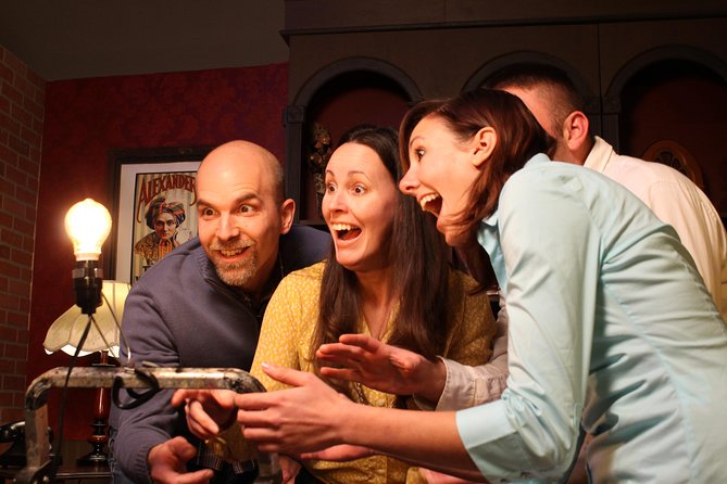 Master Of Illusions Magic & Paranormal Escape Room at Extreme Escape San Antonio - Uncover Harry Houdinis Secrets