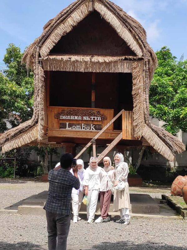 Mataram City Tour with Narmada Park & Lingsar Temple - Good To Know