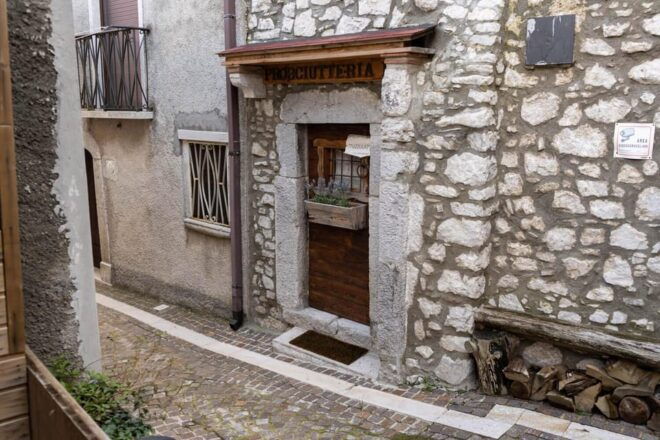 Matese Regional Park: Tour and Lunch in an Artisan Ham Shop - Culinary Delights of Pietraroja