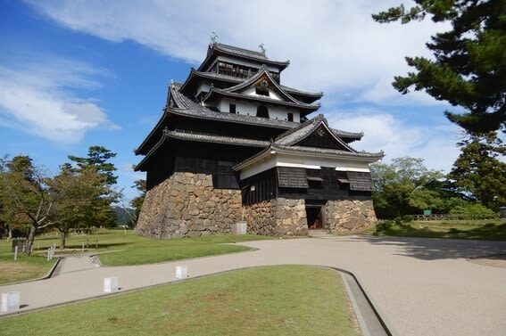 Matsue Castle admission ticket (Shimane) - From the moat to the tower