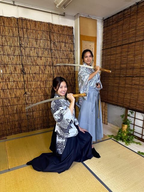 Matsumoto: Castle and Samurai Sword Fighting Night Tour - Exploring Matsumoto Castle