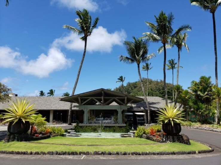 Maui: Road to Hana Adventure With Breakfast & Lunch - Trip Highlights