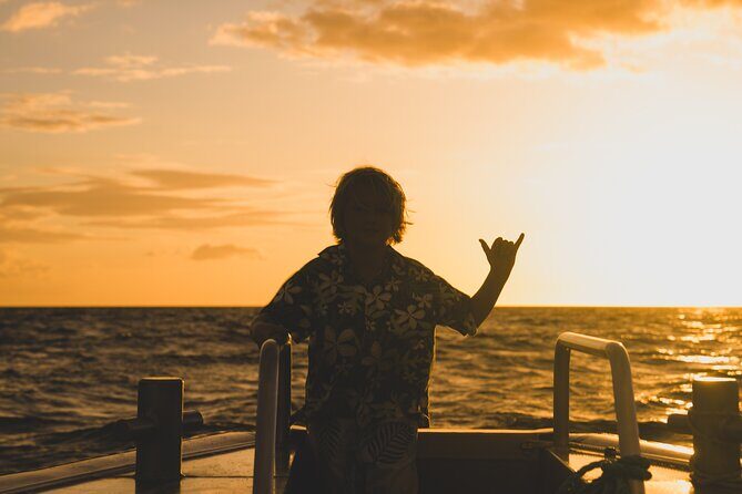 Mauna Kea Signature Sunset Coastline Cruise - Snacks, Drinks, and Hospitality