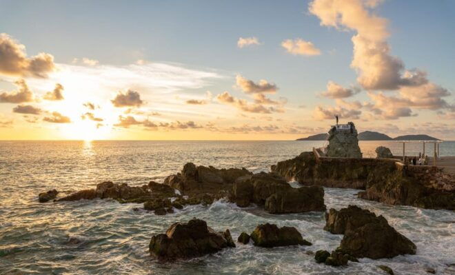 Mazatlan: Old Town Sightseeing and Golden Zone - Thrilling Cliff Divers