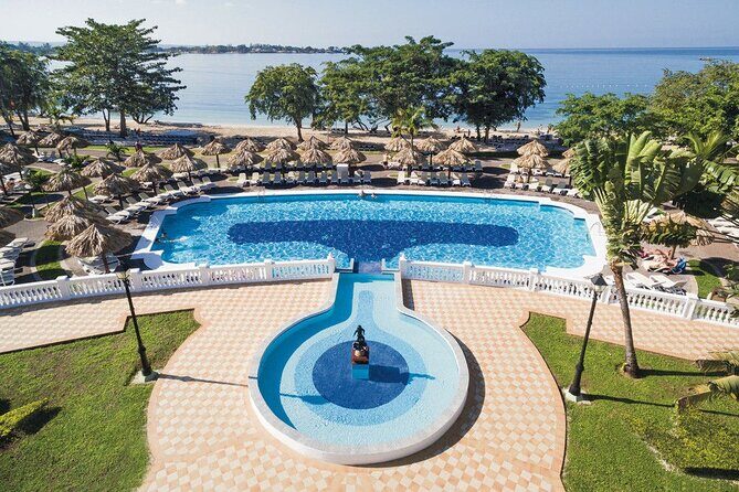 MBJ Airport Private Transfers to any Negril Hotels - The Experience and Atmosphere