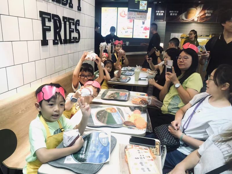 McDonalds Little Experience Activity | Shenzhen Futian, Uniform Role-Playing Parent-Child Half-Day Tour - A first shift at McDonald’s in Futian