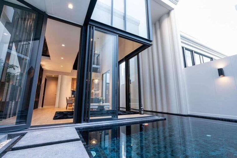 ME9 Luxury Pool Villa Pattaya - Location and Attractions