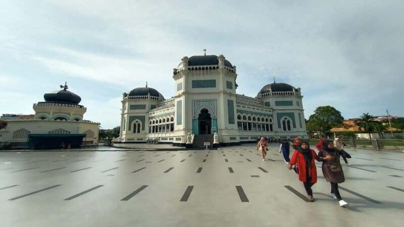 Medan: Explore the City with a Sightseeing Tour - Good To Know