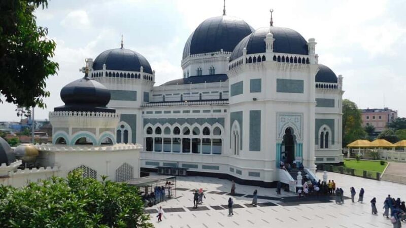 Medan: Explore the City with a Sightseeing Tour - Who Should Consider This Tour?
