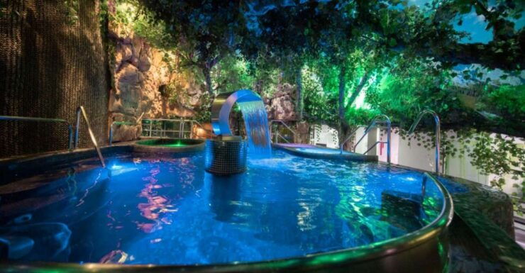 MedelIín: Full Body Massage and Water Therapy Experience - Experience Description