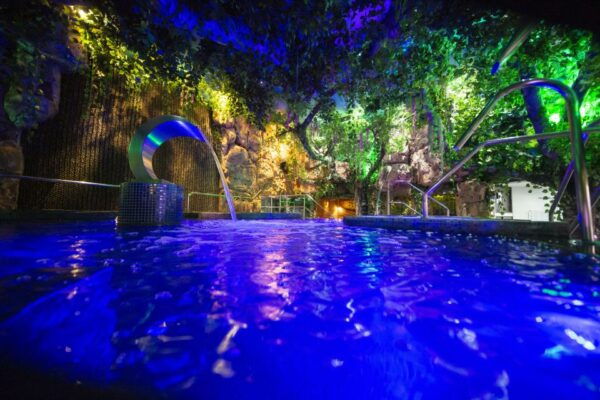 MedelIín: Full Body Massage and Water Therapy Experience - Staff and Service Quality