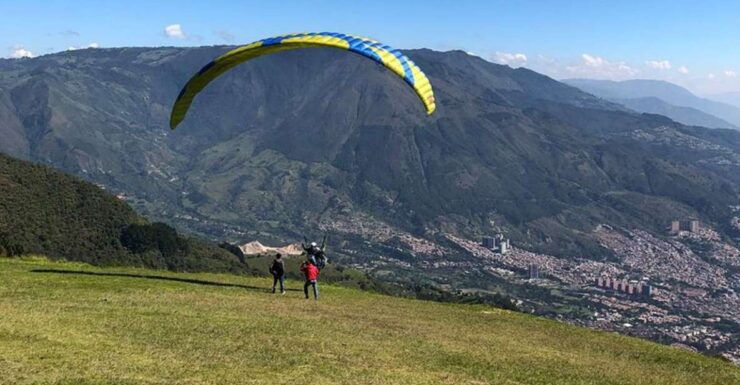 Medellín: 15-Minute Paragliding Flight - Experience Highlights
