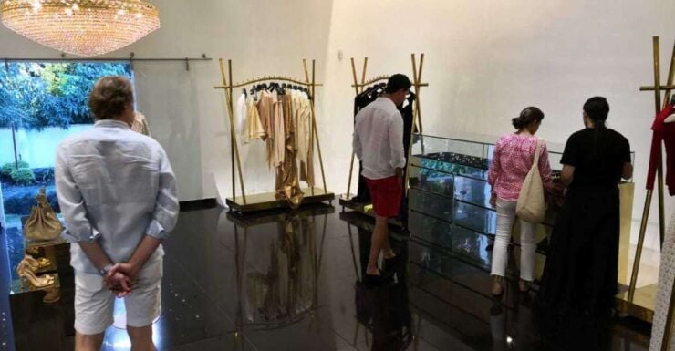 Medellin: 4-Hour Fashion Adventure - Multilingual Tour Guides