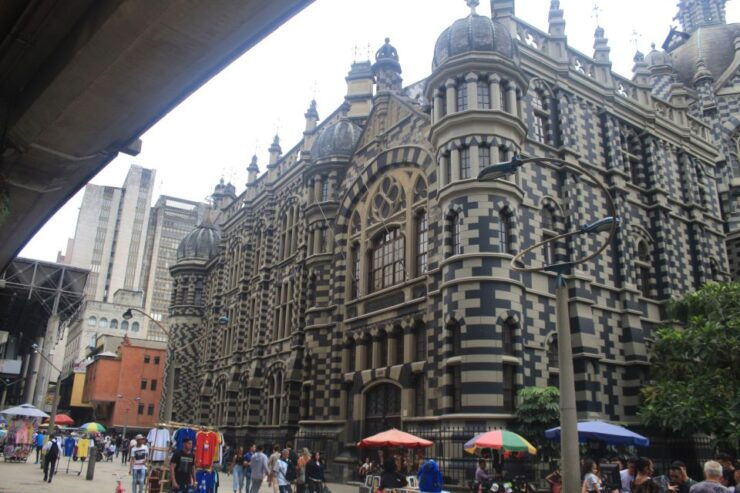 Medellín: Botero Square, Historic Center With a Street Snack - Activity Details