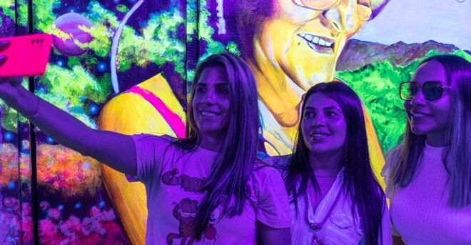 Medellin: City Tour & Comuna 13 Graffiti Tour - Tour Description