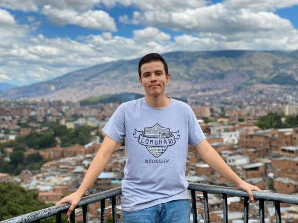 Medellin: Commune 13 Tour With Street Food - Key Booking Details