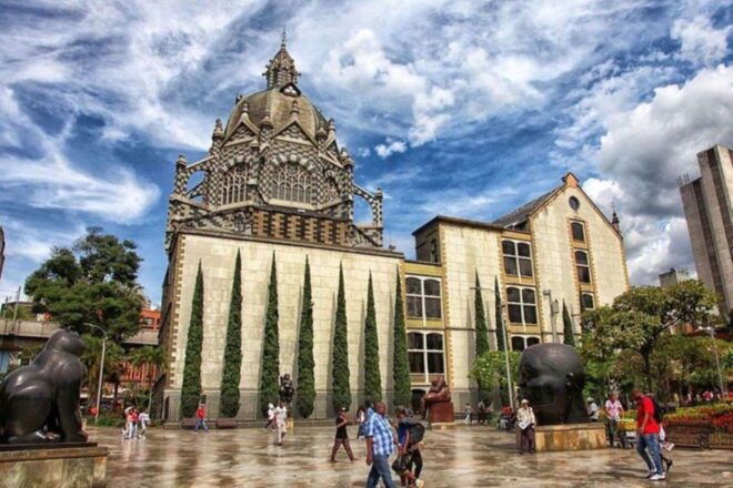 Medellín: Comuna 13, Cable Cars and Botero Statues Tour - Customer Reviews