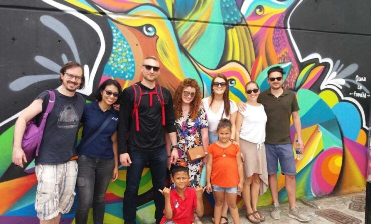 Medellín: Comuna 13 District Tour With Cable Car Ride - Tour Duration and Meeting Point