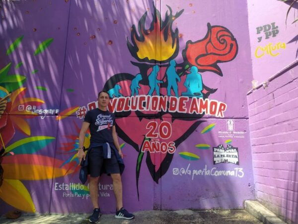 Medellín: Comuna 13 Graffiti Tour With Cable Car Ride - Tour Directions
