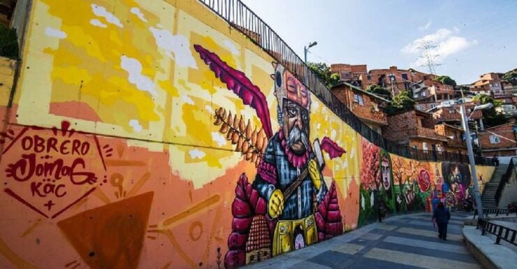 Medellín: Comuna 13, Pueblito Paisa, & Antioquia Museum Tour - Tour Duration and Logistics