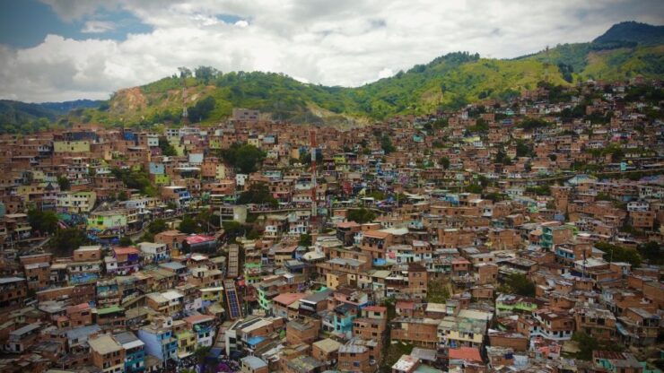 Medellín: Comuna 13 Tour With Spray Painting and Ice Cream - Tour Overview