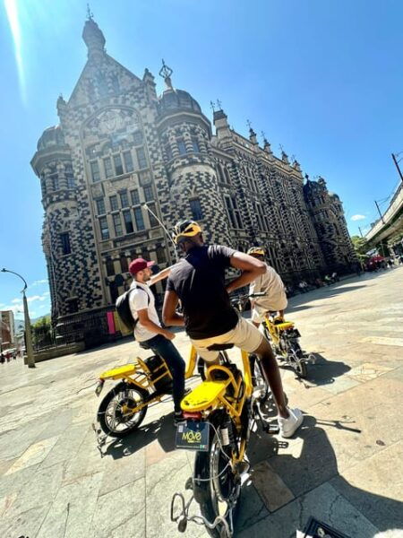Medellín Full Day Electric Bike Tour + Lunch + Commune 13 - Inclusive Pricing