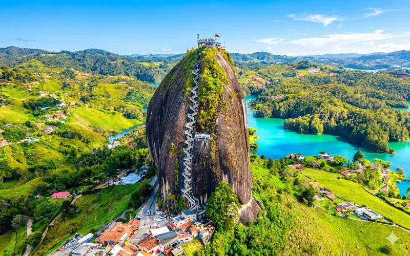 Medellin Guatapé & El Peñón de Guatapé Cultural Day Tour - At a glance