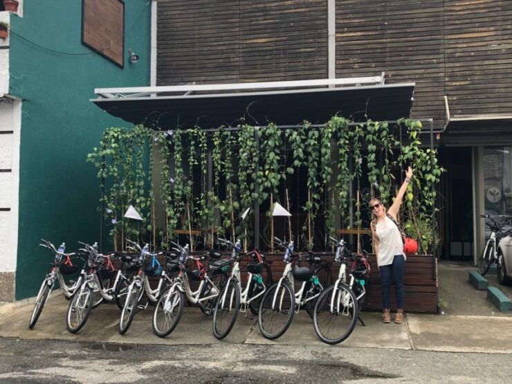 Medellin: Guided City E-Bike Tour - Tour Duration and Guide Availability