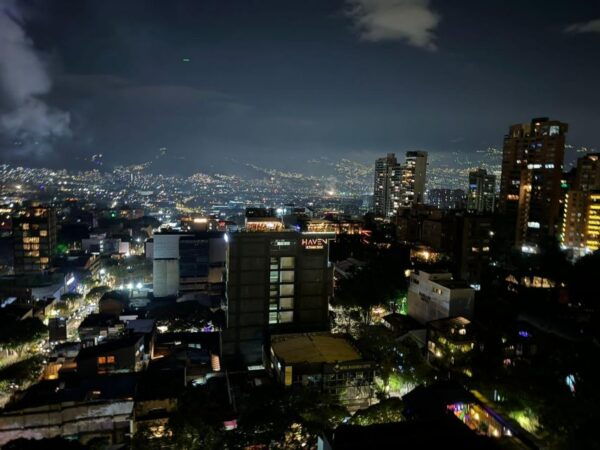 Medellín Night Life Tour Bilingual Hosts - Key Instructions