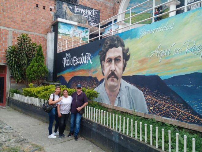 Medellin: Pablo Escobar Tour and Comuna 13 - Tour Highlights