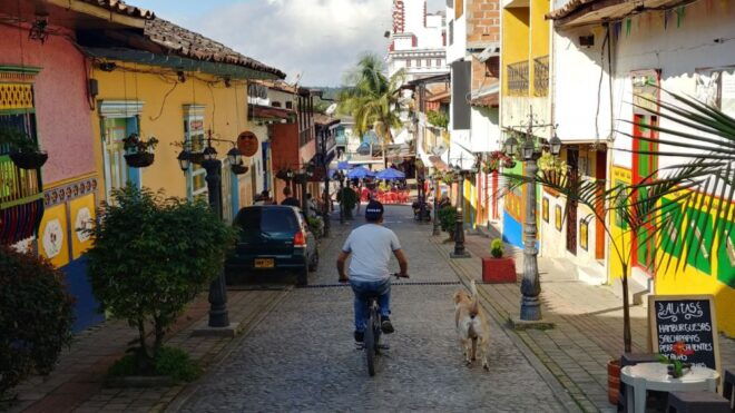 Medellin: Private 8-day Immersive Cultural Tour & Day Trips - Detailed Day-to-Day Itinerary